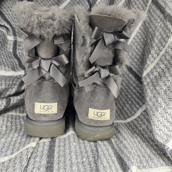 UGG Bailey Bow Boots Grey 8 - Picture 1 of 7